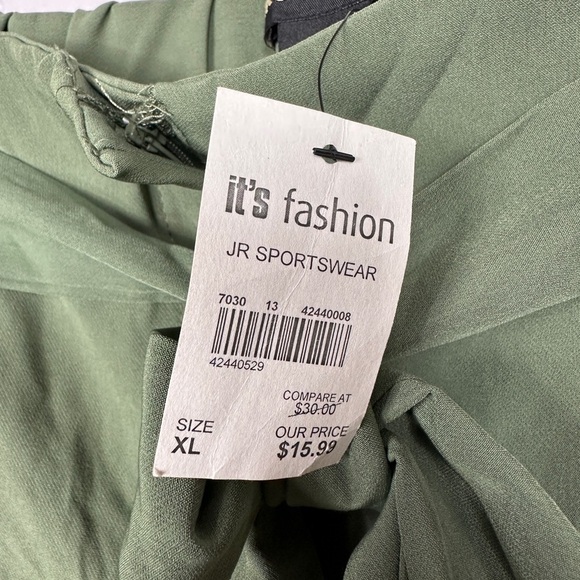 Like An Angel Women's pleated high waist shorts, sz XL, NWT - Picture 3 of 5